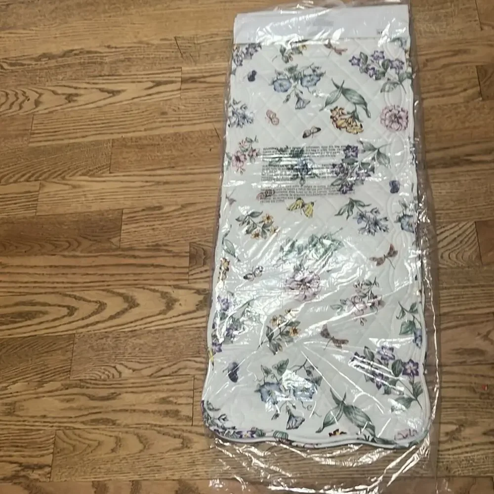 LENOX DECORATIVE NWT TABLE RUNNER‎ 14X70 (36cm X 178 cm)